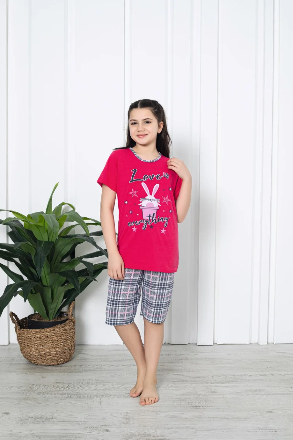 Pijama fetițe cu mânecă scurtă și pantalon 3/4, imprimeu Love Is Everything, roz inchis