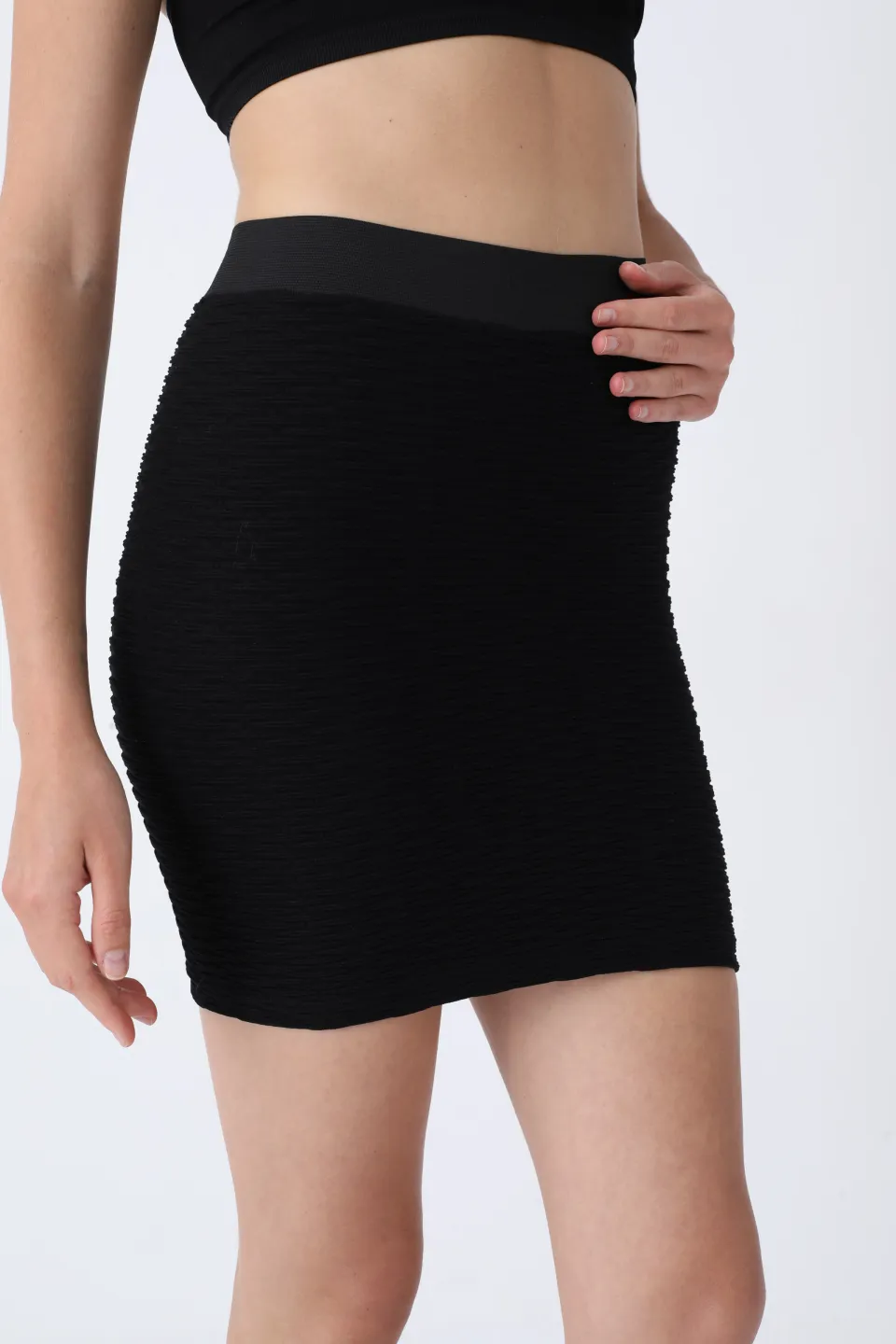 Fustă medie neagră cu dungi, fără cusături