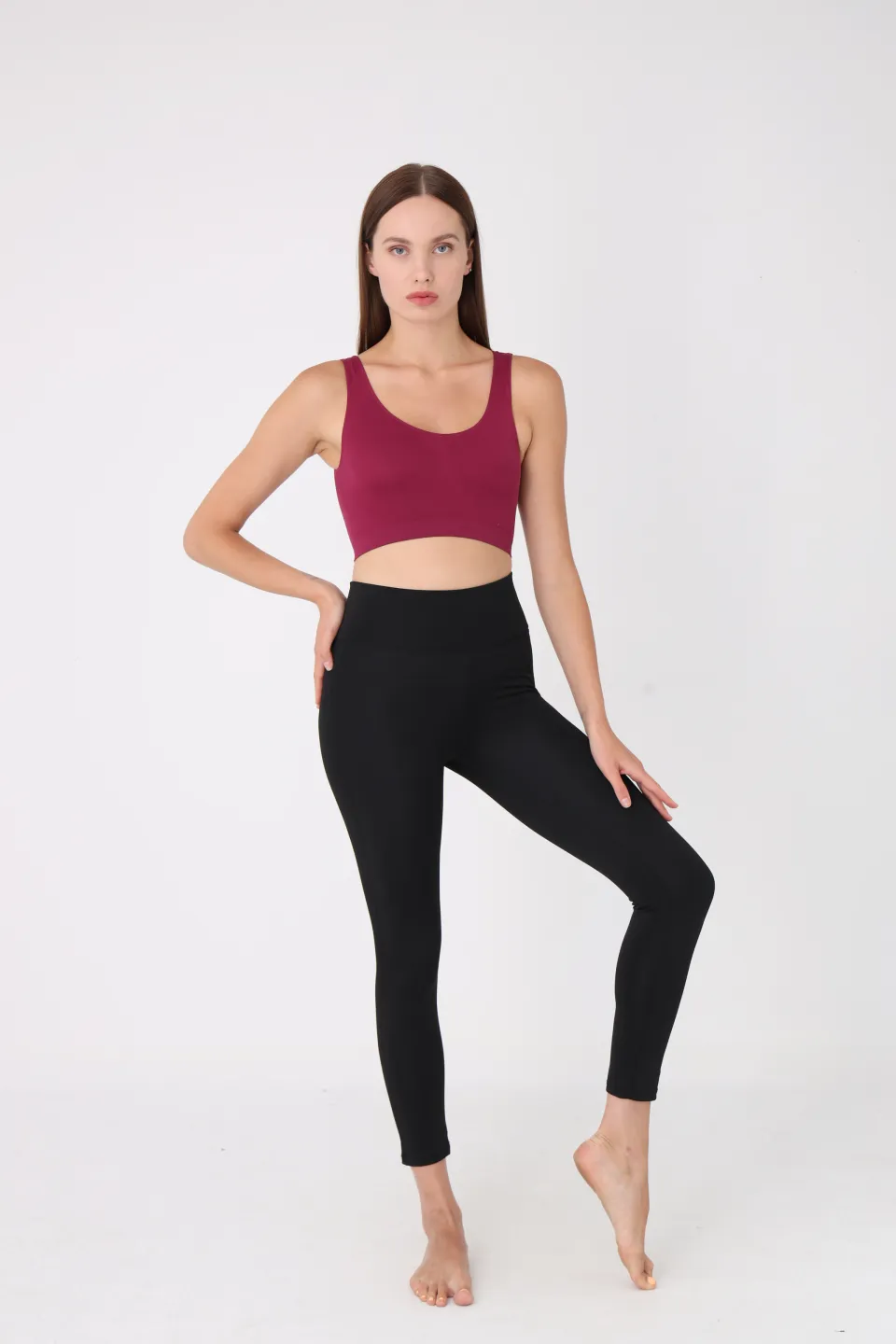 Bustieră lejeră bordo cu bretele late – fără push-up