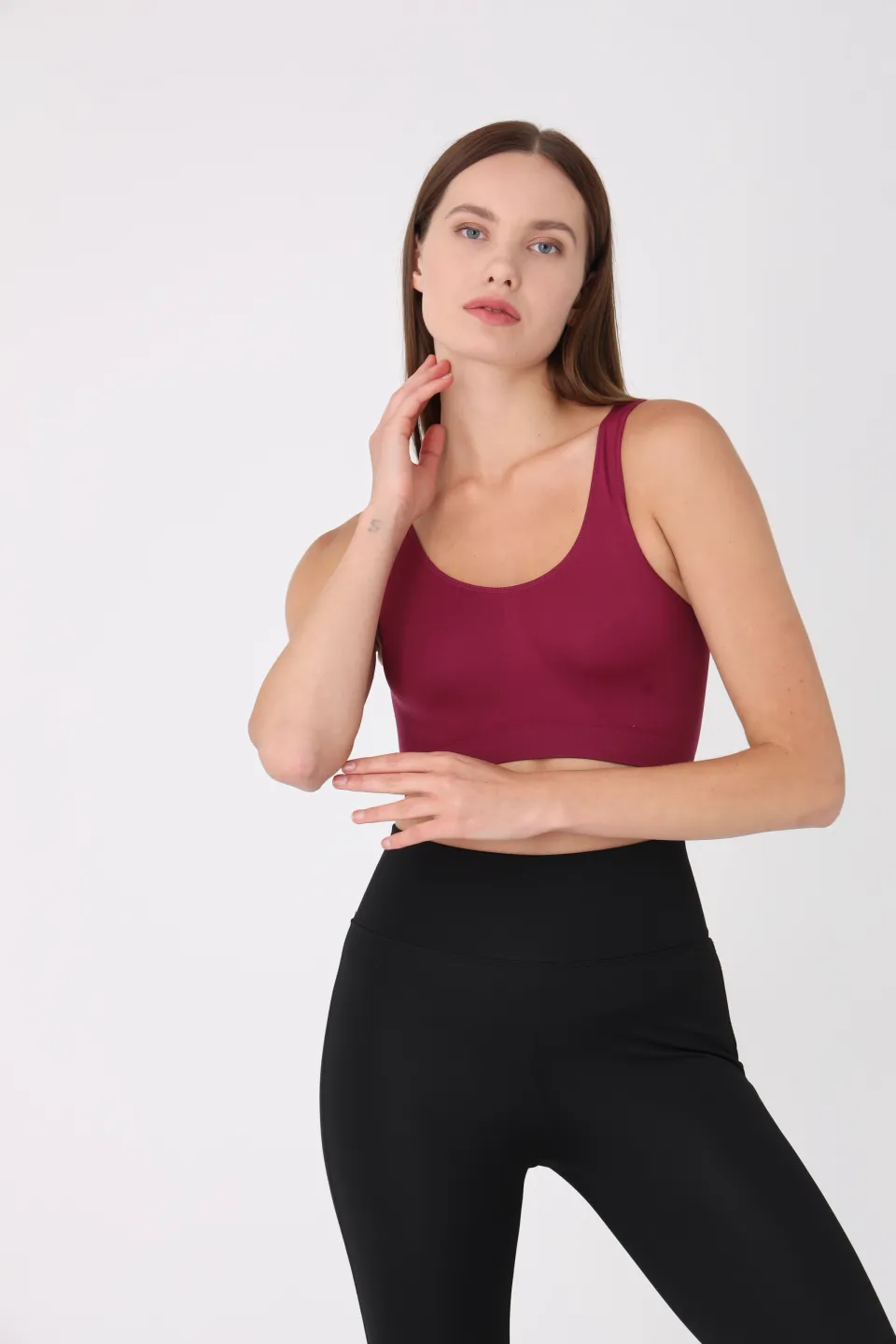 Bustieră lejeră bordo cu bretele late – fără push-up