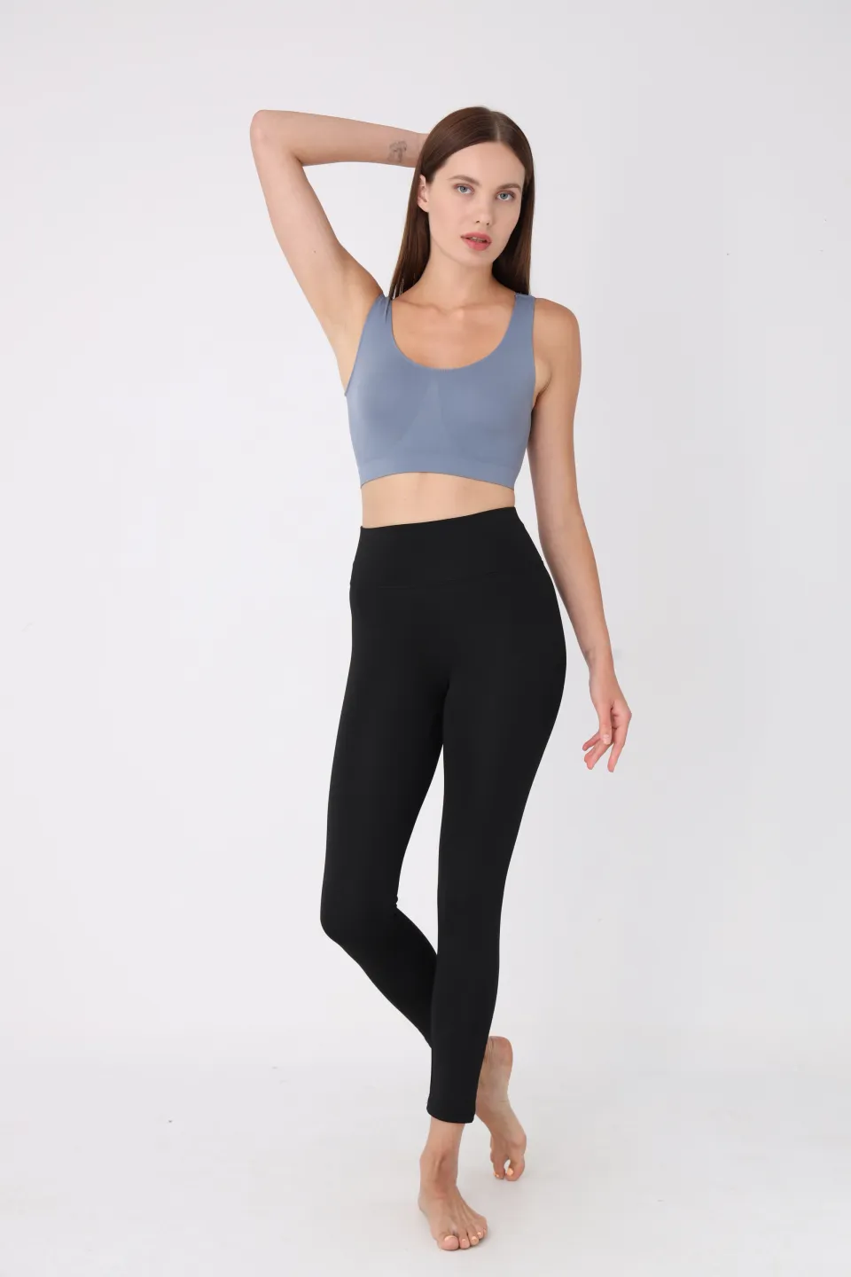 Bustieră lejeră gri cu bretele late – fără push-up