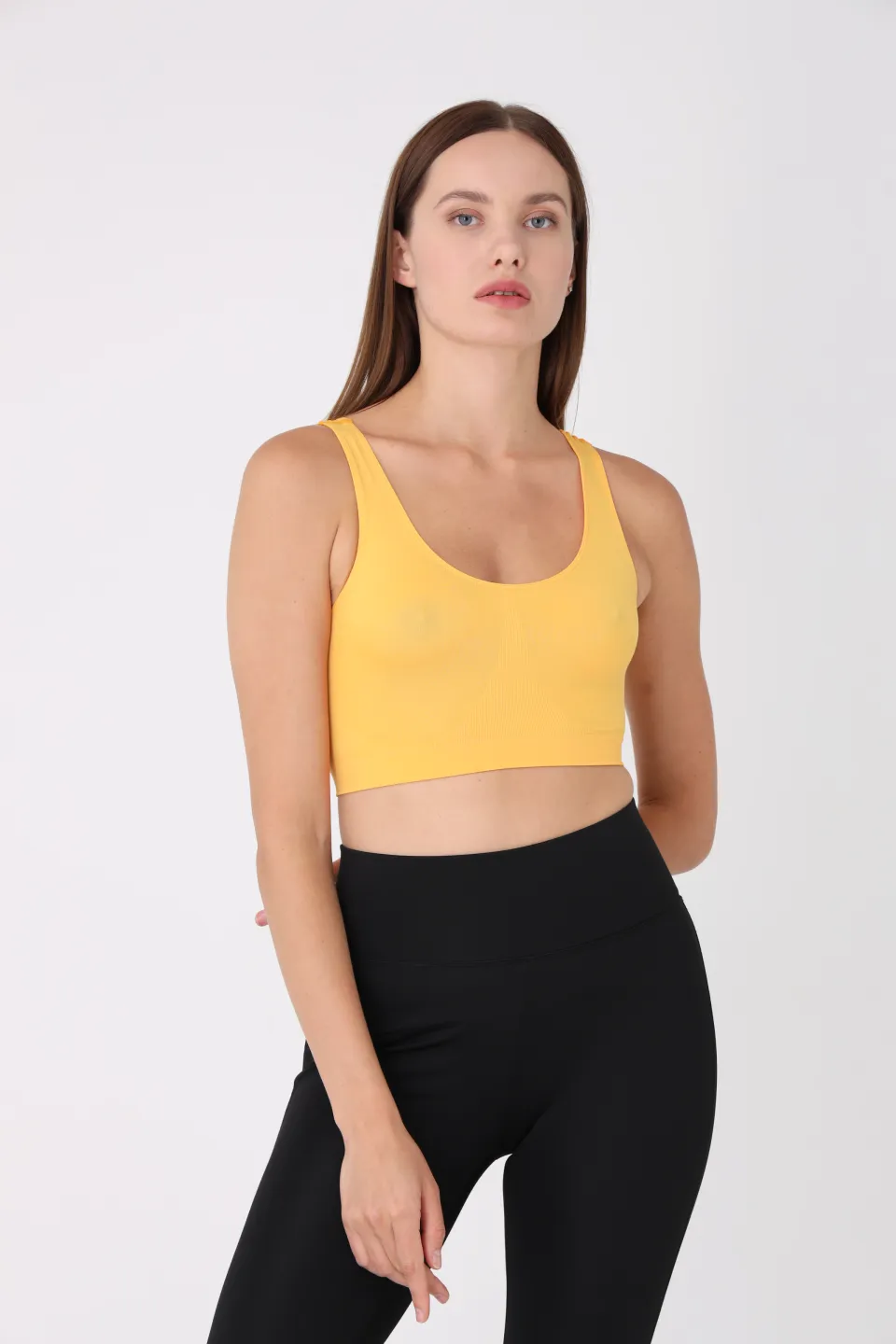 Bustieră lejeră galben cu bretele late – fără push-up